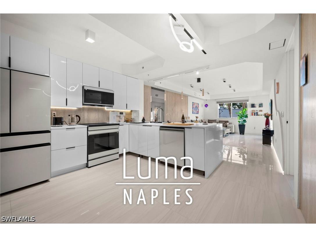 1100 Pine Ridge Road #B103 Naples FL 34108 226020743 image1