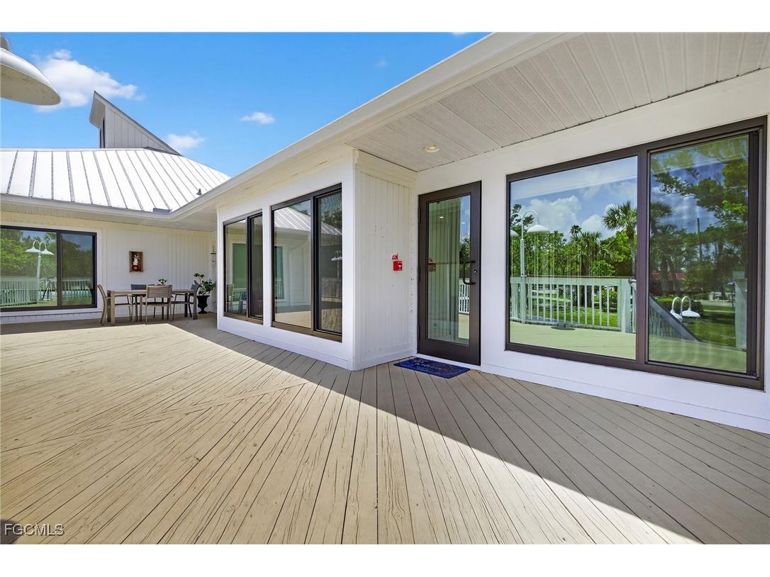 1101 Periwinkle Way #D1 Sanibel FL 33957 2025020641 image1