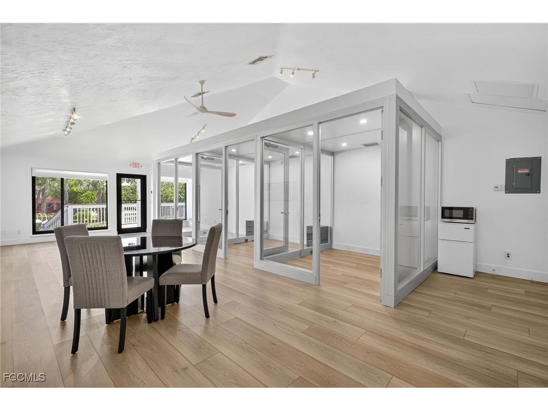 1101 Periwinkle Way #D1 Sanibel FL 33957 2025020641 image3