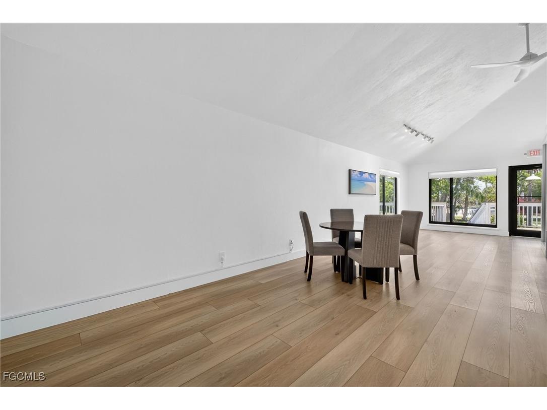 1101 Periwinkle Way #D1 Sanibel FL 33957 2025020641 image4