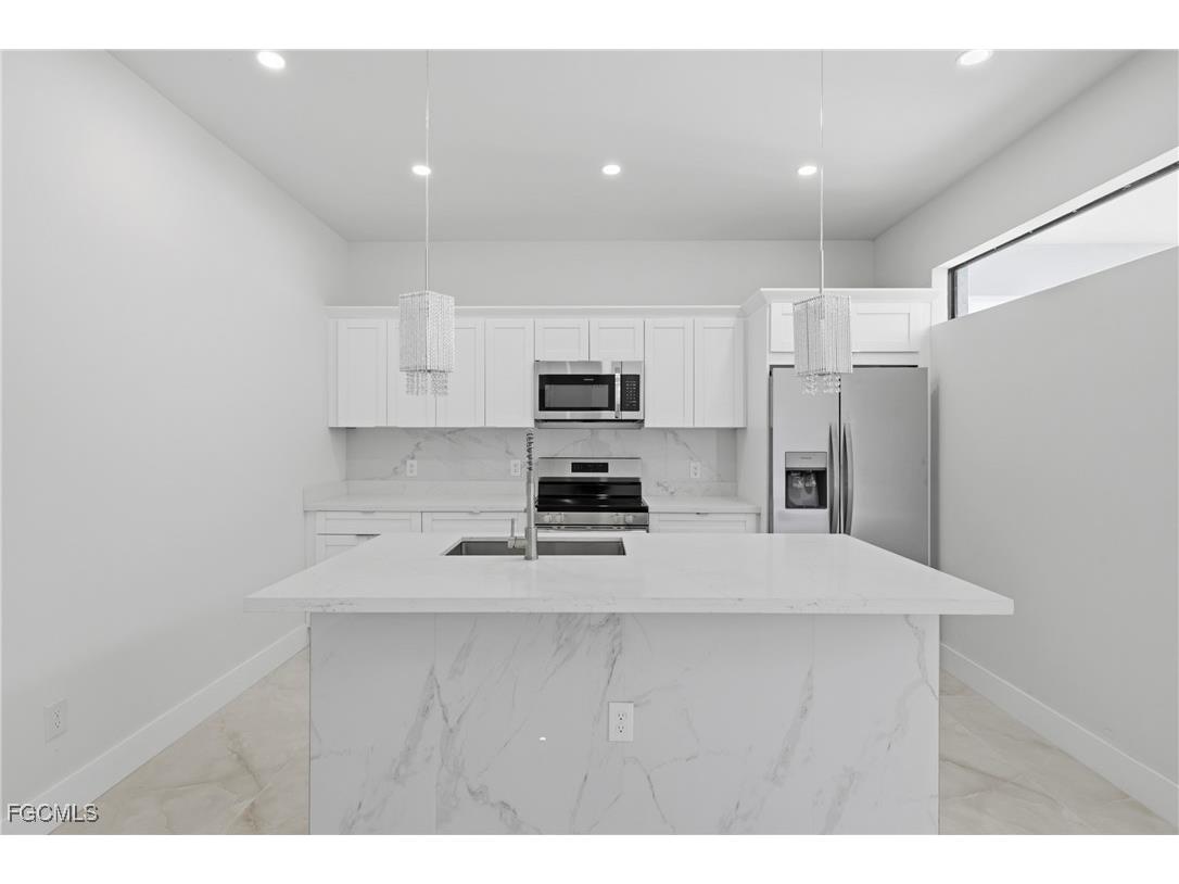 1102 NE 14th Avenue Cape Coral FL 33909 2025021403 image10