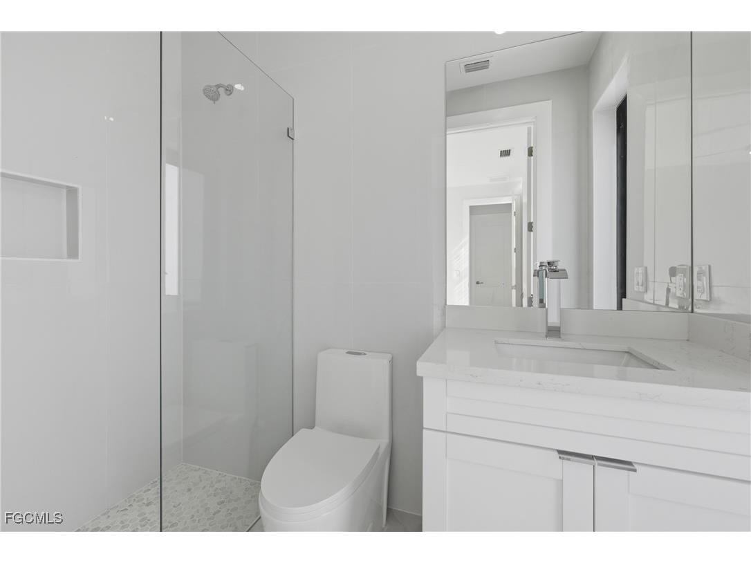 1102 NE 14th Avenue Cape Coral FL 33909 2025021403 image21