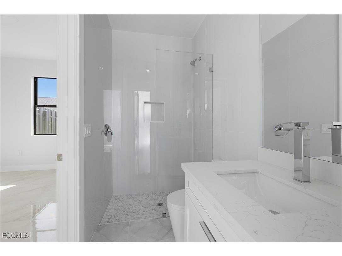 1102 NE 14th Avenue Cape Coral FL 33909 2025021403 image22