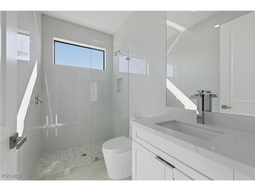 1102 NE 14th Avenue Cape Coral FL 33909 2025021403 image25