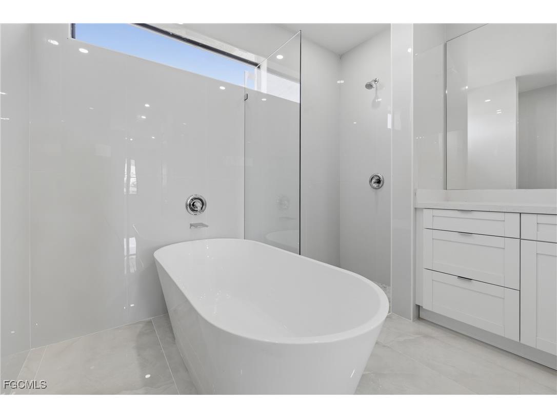 1102 NE 14th Avenue Cape Coral FL 33909 2025021403 image31