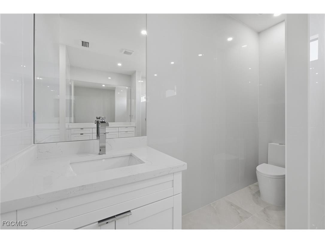 1102 NE 14th Avenue Cape Coral FL 33909 2025021403 image32