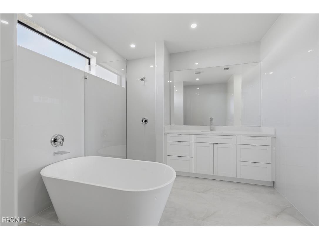 1102 NE 14th Avenue Cape Coral FL 33909 2025021403 image33