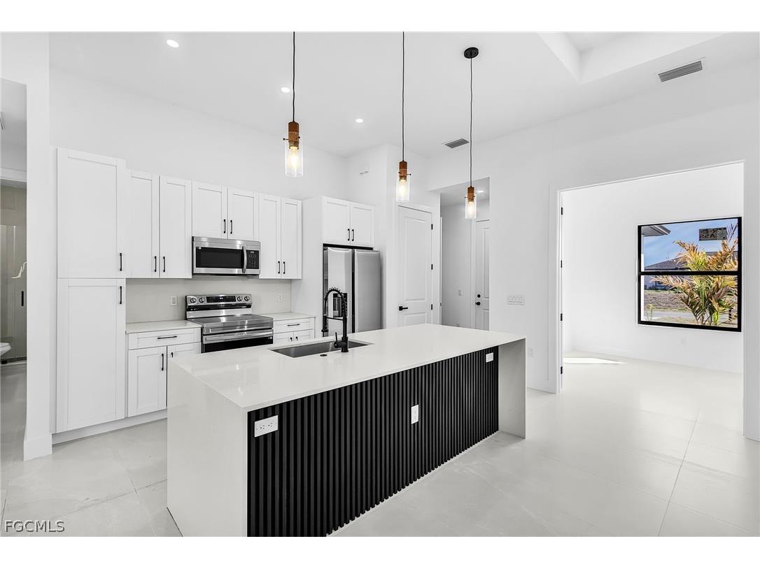 1102 NE 4th Place Cape Coral FL 33909 2026009151 image7