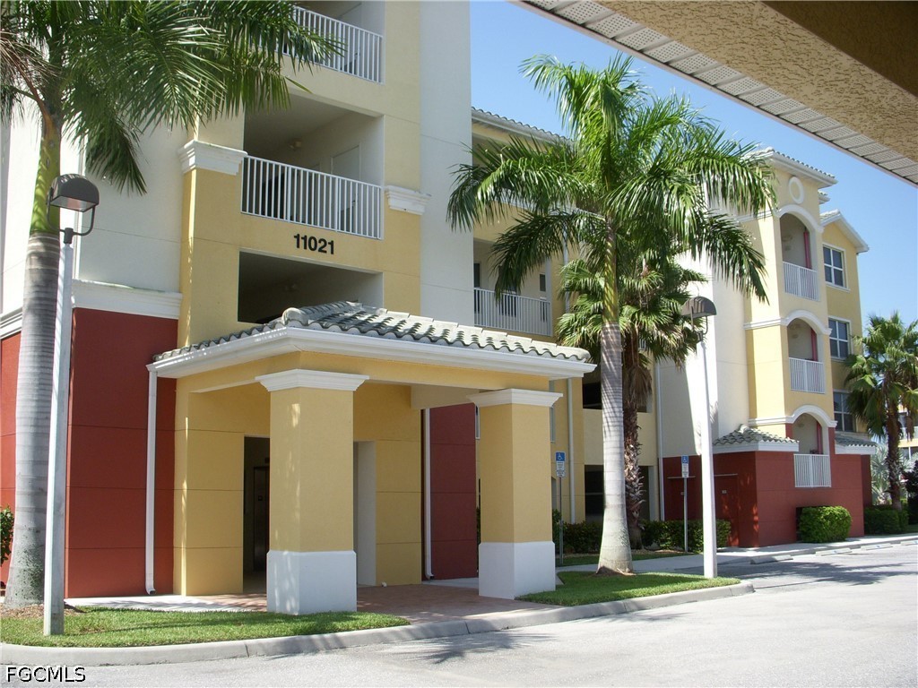 11021 Gulf Reflections Drive #303 Fort Myers FL 33908 2026014867 image1