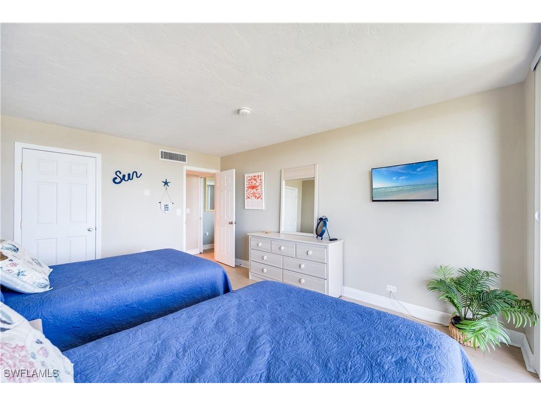 11030 Gulf Shore Drive #401 Naples FL 34108 225061388 image23