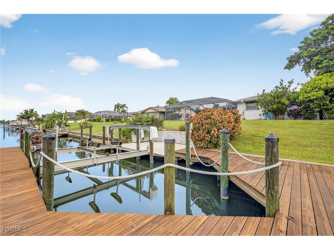 1104 SE 16th Terrace Cape Coral FL 33990 2025007214 image7