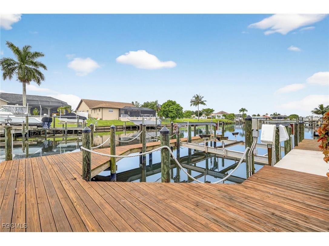 1104 SE 16th Terrace Cape Coral FL 33990 2025007214 image8