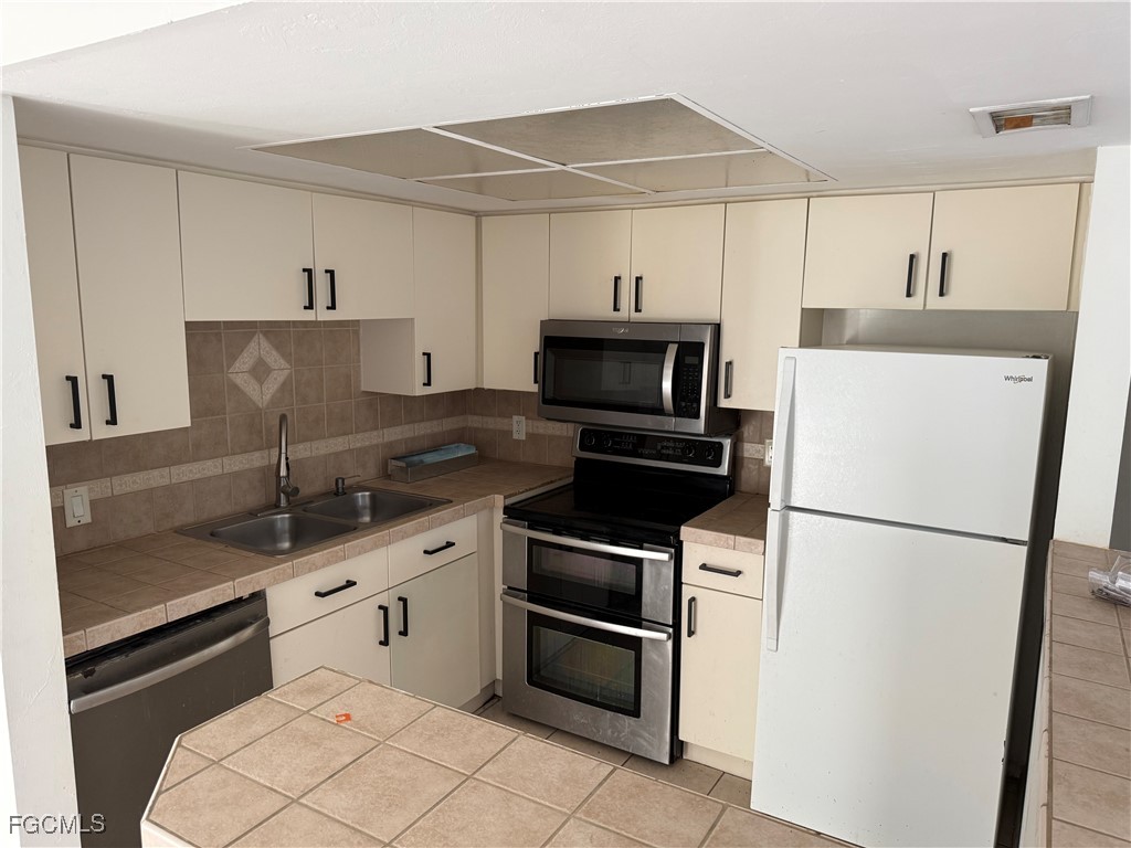 1104 SE 8th Street #4 Cape Coral FL 33990 2025023909 image3