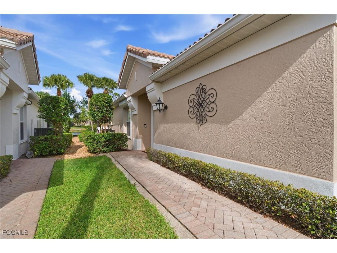 11041 Iron Horse Way Fort Myers FL 33913 2025017949 image2