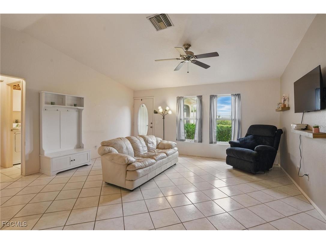 1105 SE 17th Terrace Cape Coral FL 33990 2025020239 image1