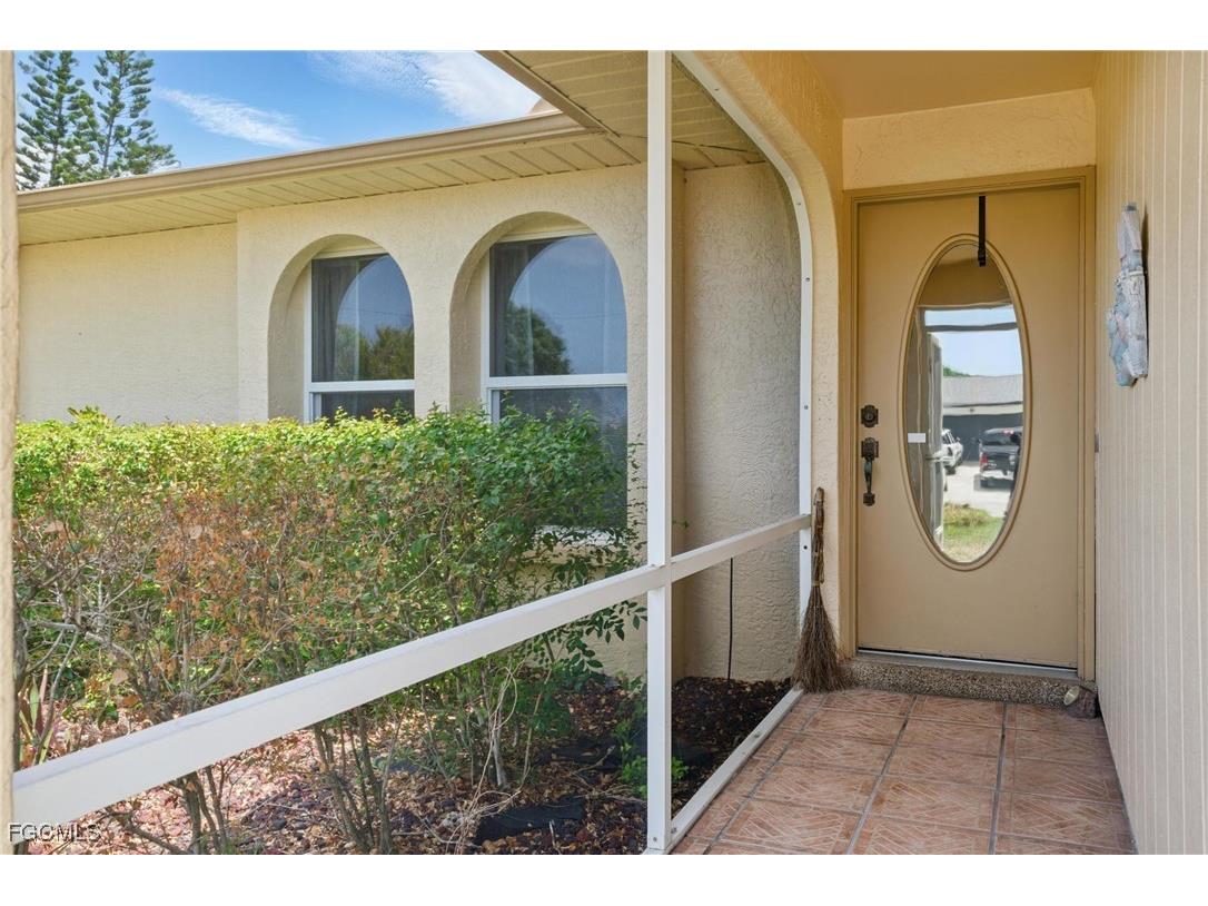 1105 SE 17th Terrace Cape Coral FL 33990 2025020239 image3