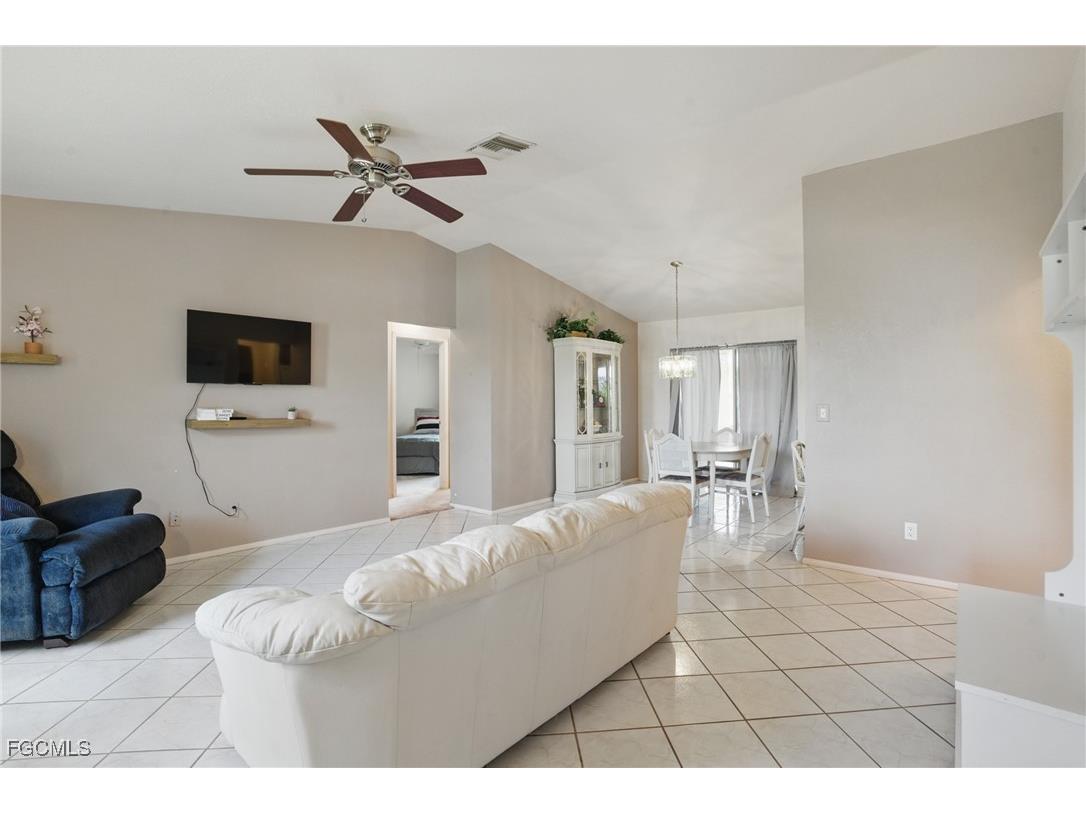 1105 SE 17th Terrace Cape Coral FL 33990 2025020239 image4