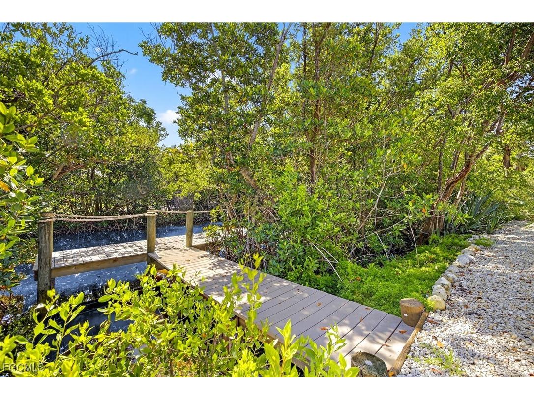 1105 Skiff Place Sanibel FL 33957 2025000104 image5