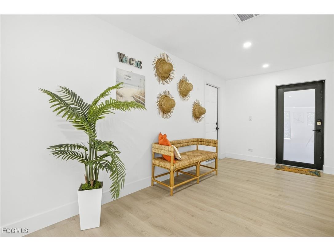 1105 Skiff Place Sanibel FL 33957 2025023197 image5