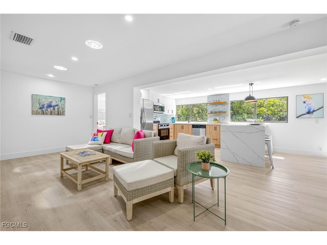 1105 Skiff Place Sanibel FL 33957 2025023197 image8