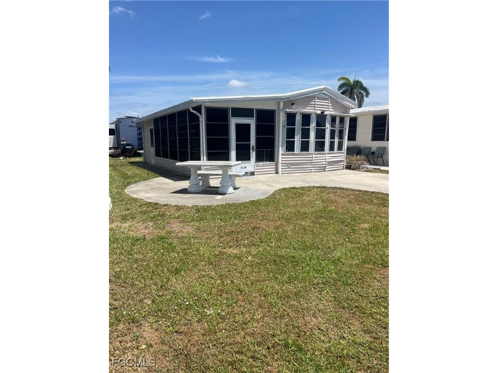 11064 Sunlight Lane Fort Myers FL 33908 2025017174 image1