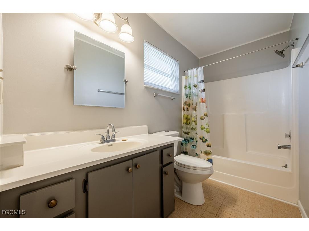 1107 E Anchor Lane Moore Haven FL 33471 2025008519 image17