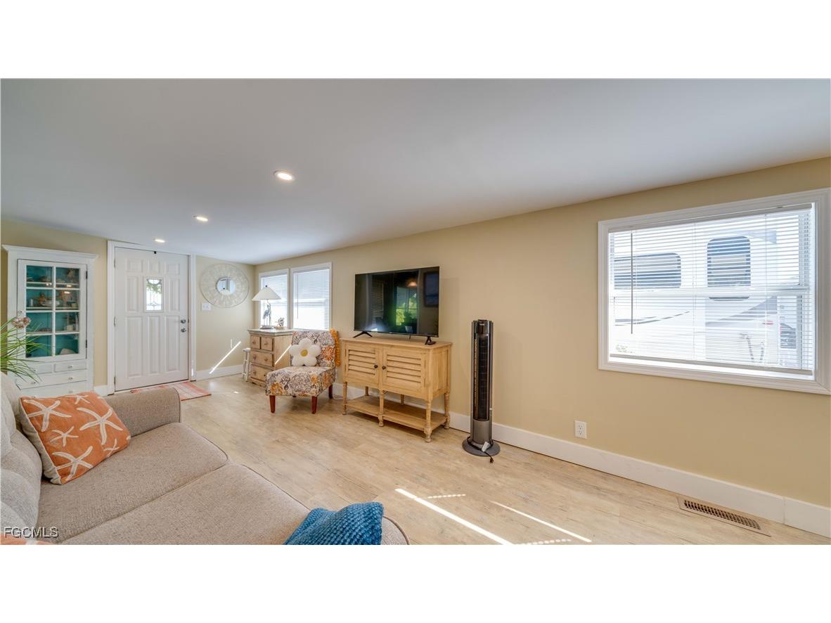 11077 Sunburst Lane Fort Myers FL 33908 2025018062 image5