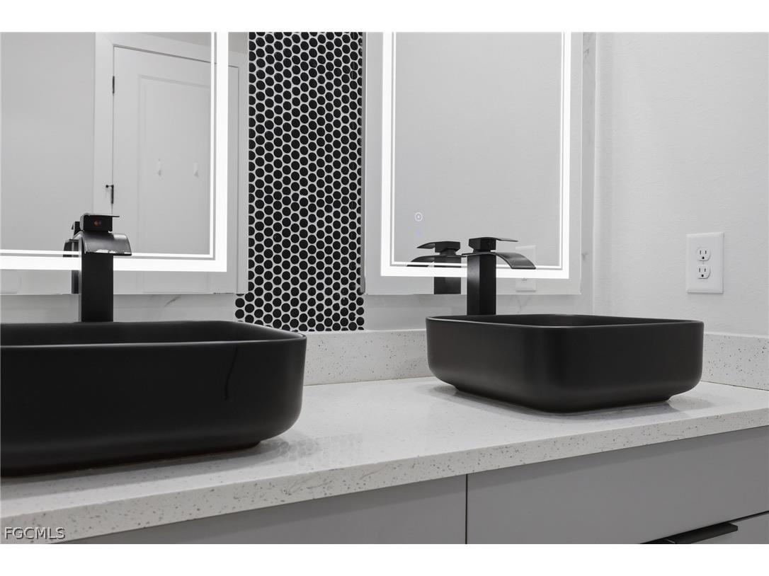 1108 NE 19th Terrace Cape Coral FL 33909 2026012009 image24