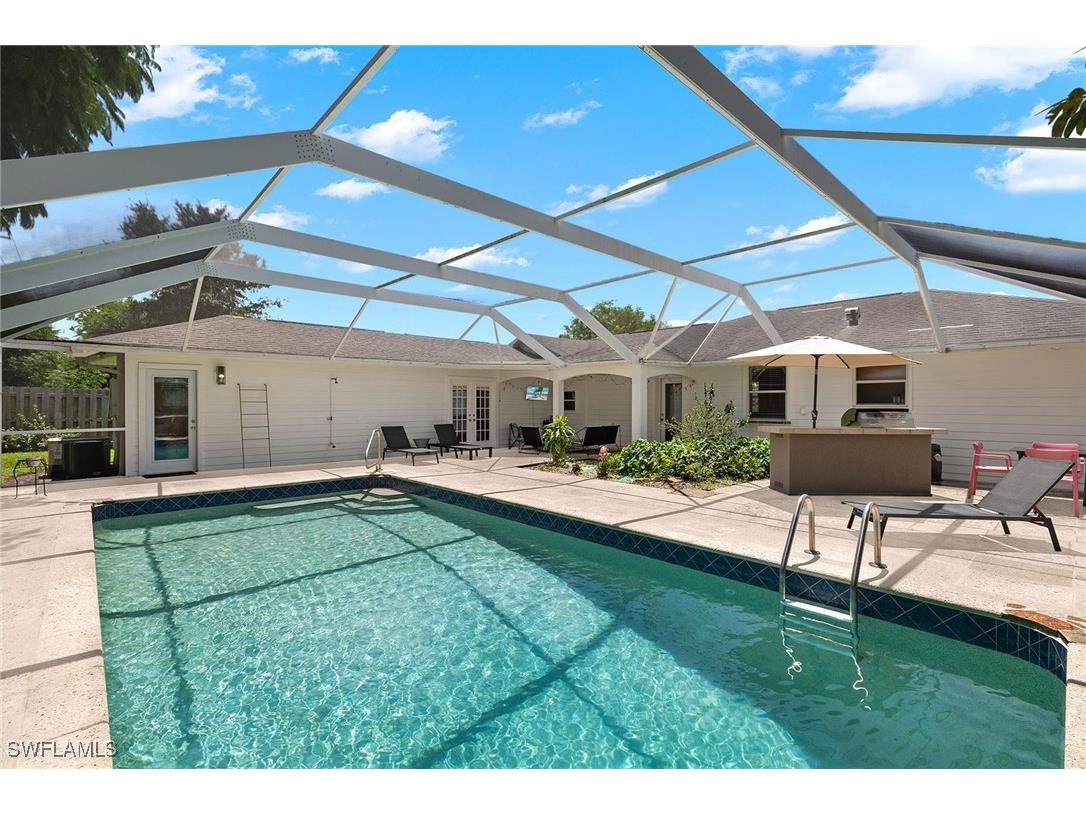 1109 N Alhambra Circle Naples FL 34103 224067355 image1