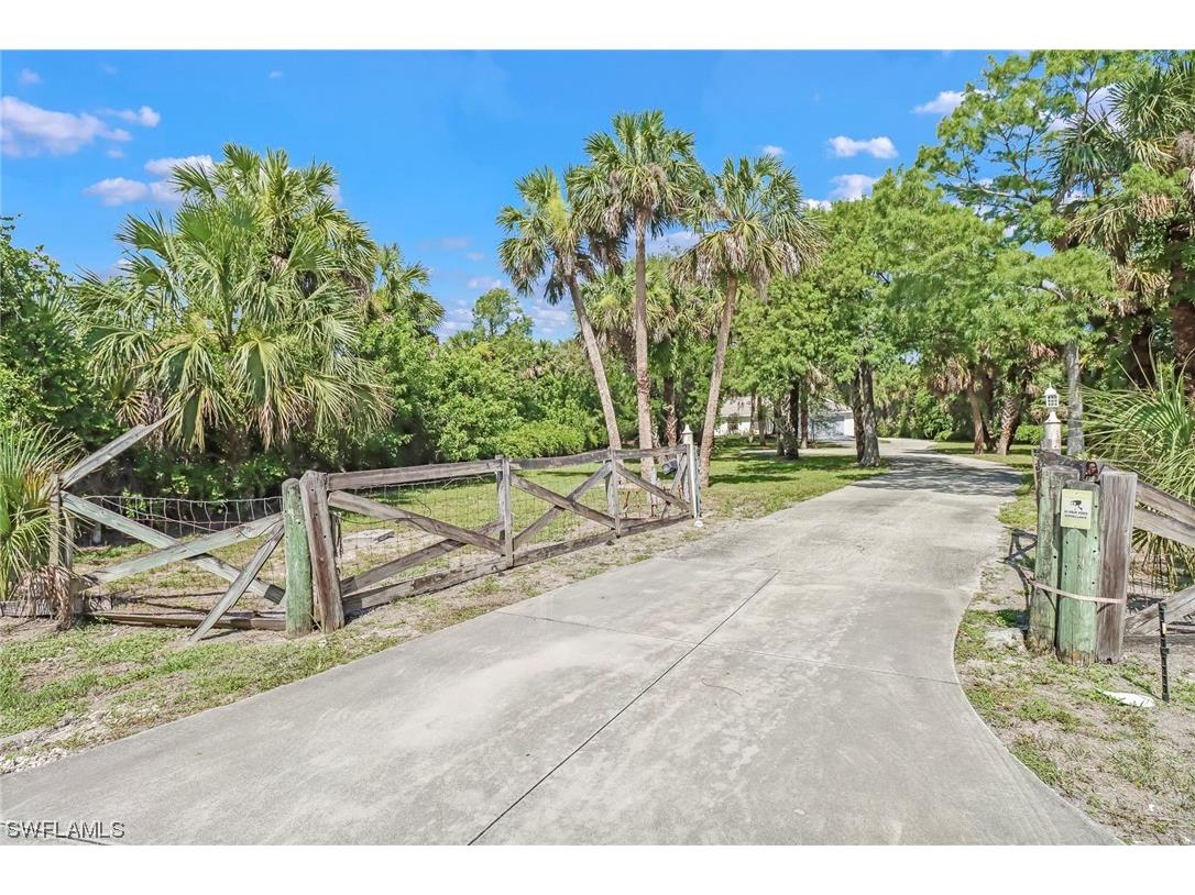 111 6th Street NE Naples FL 34120 223045087 image1