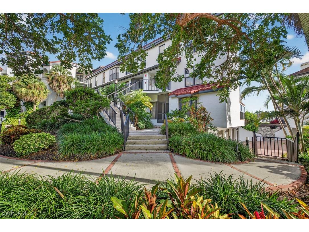 111 La Peninsula Boulevard #111 Naples FL 34113 225073457 image1