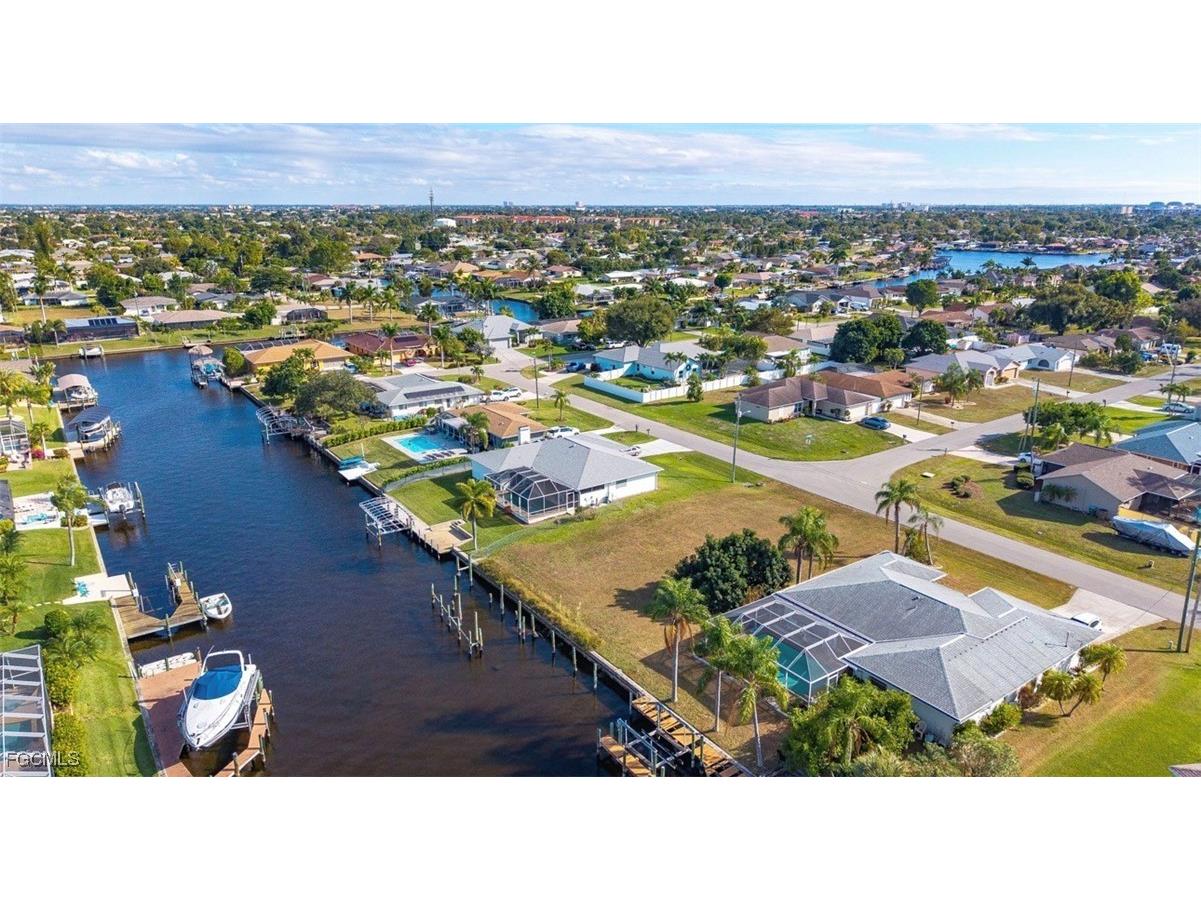 111 SE 37th Terrace Cape Coral FL 33904 2026001422 image8