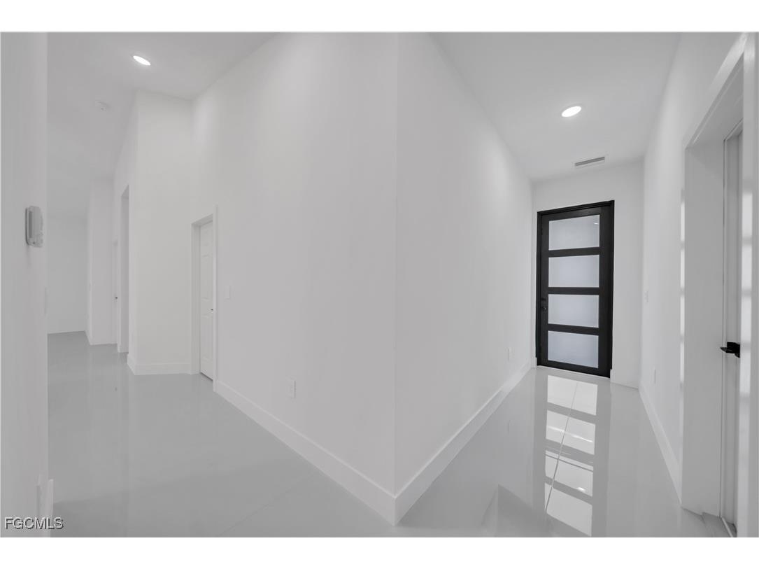 1110-1112 Eisenhower Boulevard Lehigh Acres FL 33974 2025009473 image11