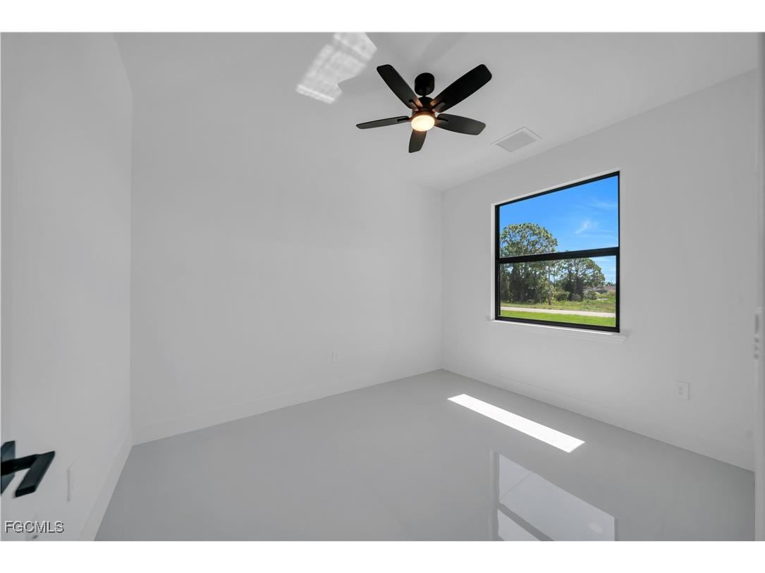 1110-1112 Eisenhower Boulevard Lehigh Acres FL 33974 2025009473 image27