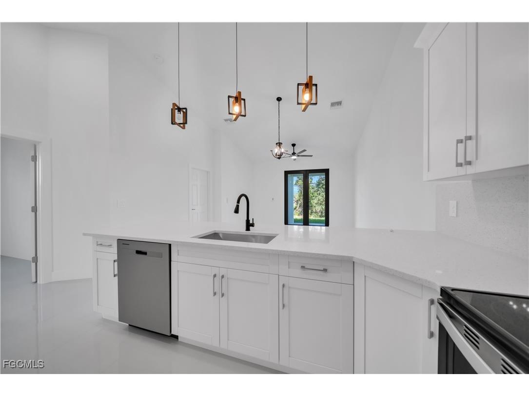 1110-1112 Eisenhower Boulevard Lehigh Acres FL 33974 2025009473 image32