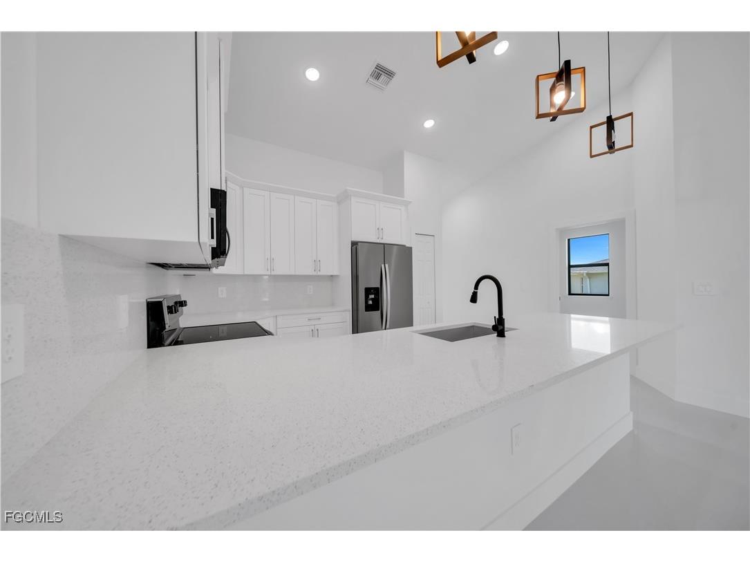 1110-1112 Eisenhower Boulevard Lehigh Acres FL 33974 2025009473 image36