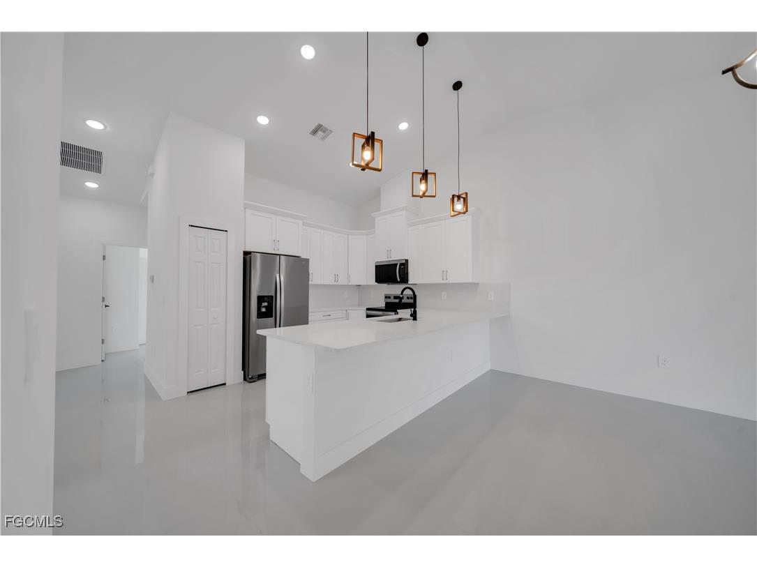 1110 Eisenhower Boulevard Lehigh Acres FL 33974 2025021073 image13