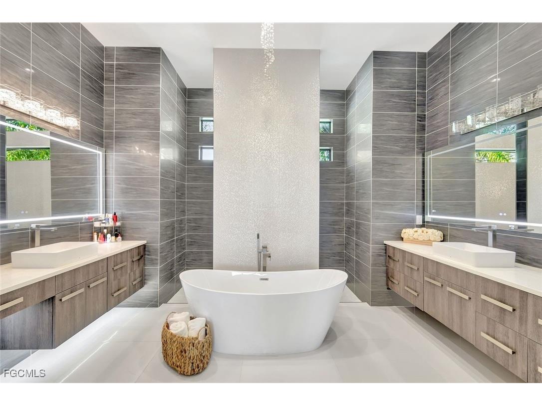 1110 Lenox Court Cape Coral FL 33904 2025018860 image20