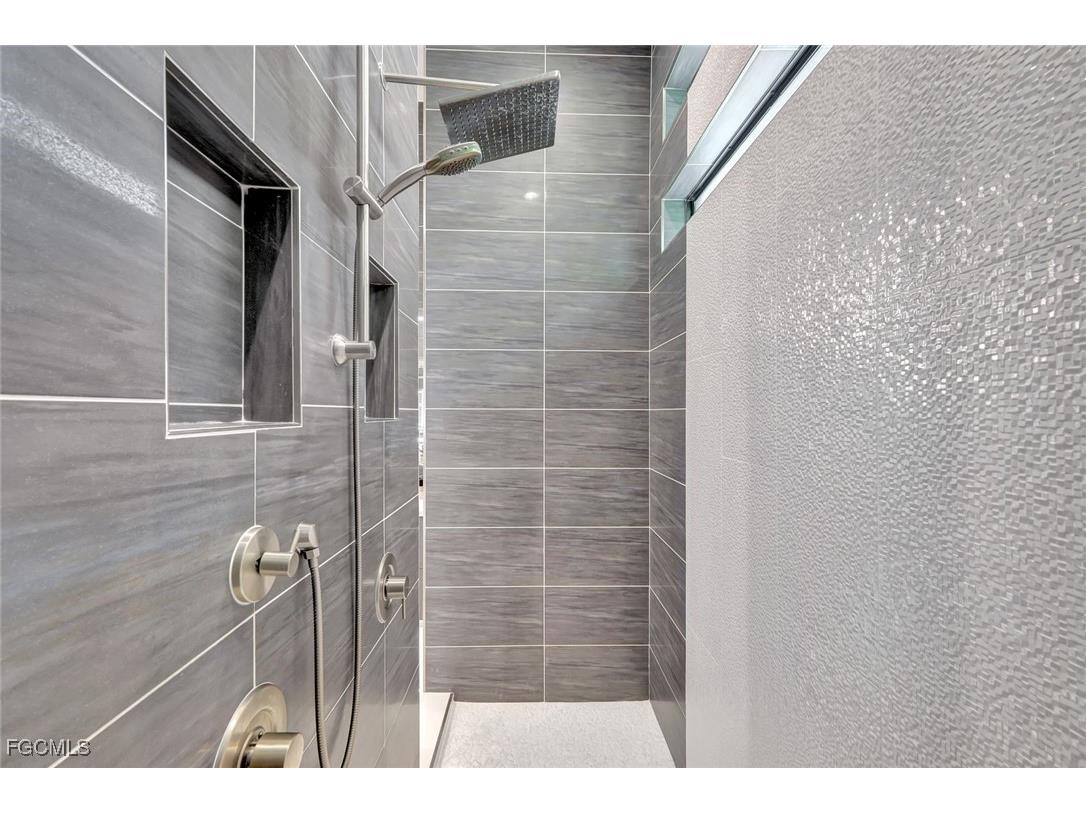 1110 Lenox Court Cape Coral FL 33904 2025018860 image21