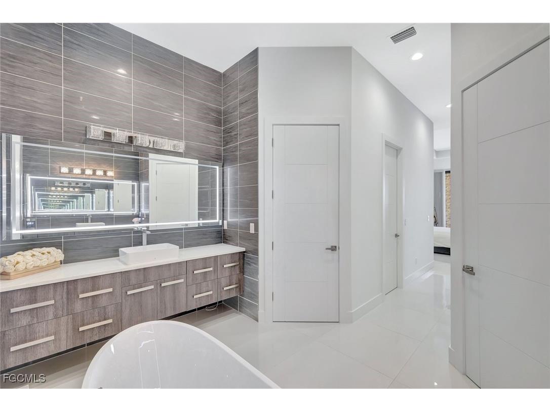 1110 Lenox Court Cape Coral FL 33904 2025018860 image22