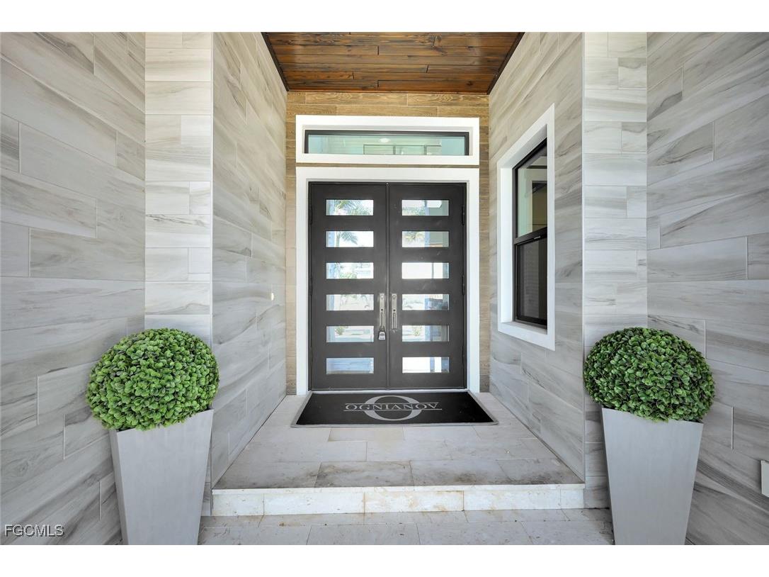 1110 Lenox Court Cape Coral FL 33904 2025018860 image4