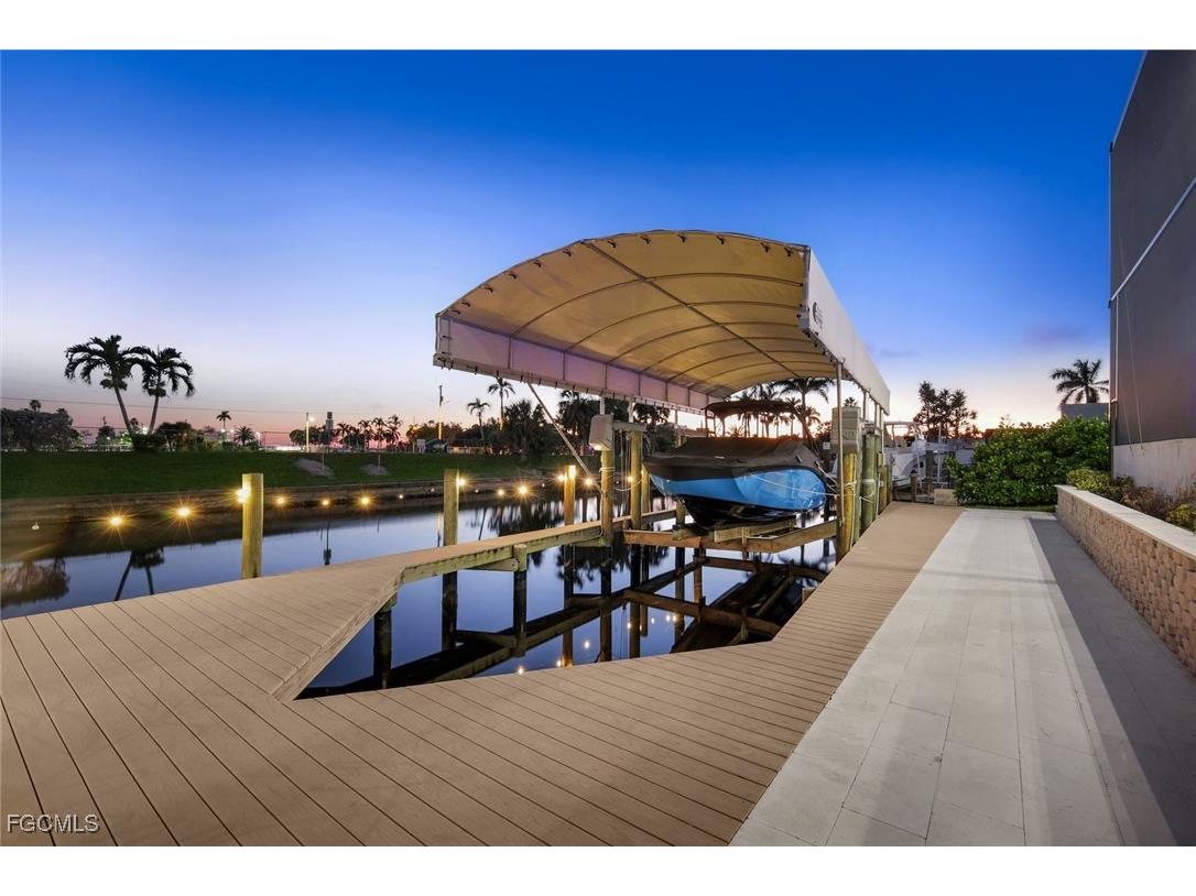 1110 Lenox Court Cape Coral FL 33904 2025018860 image44