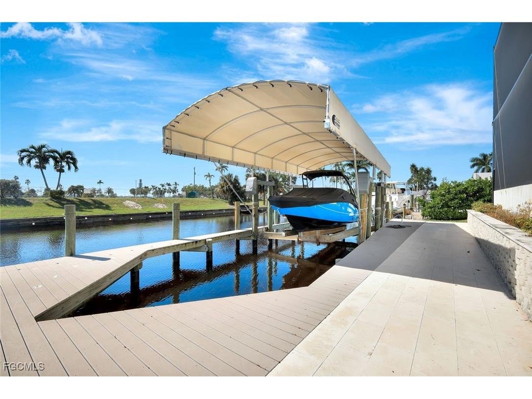 1110 Lenox Court Cape Coral FL 33904 2025018860 image49