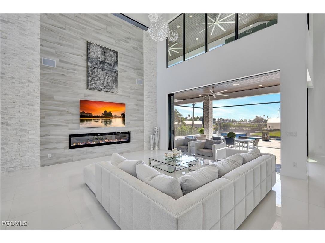 1110 Lenox Court Cape Coral FL 33904 2025018860 image5