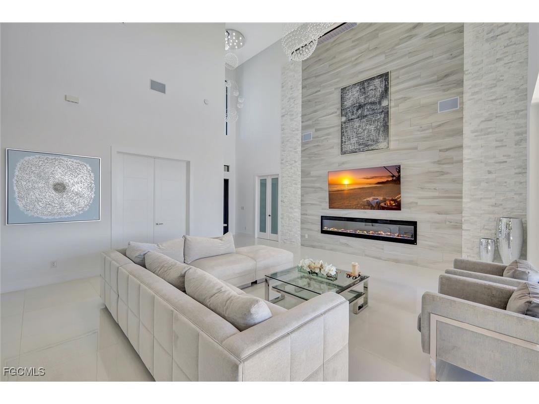 1110 Lenox Court Cape Coral FL 33904 2025018860 image8