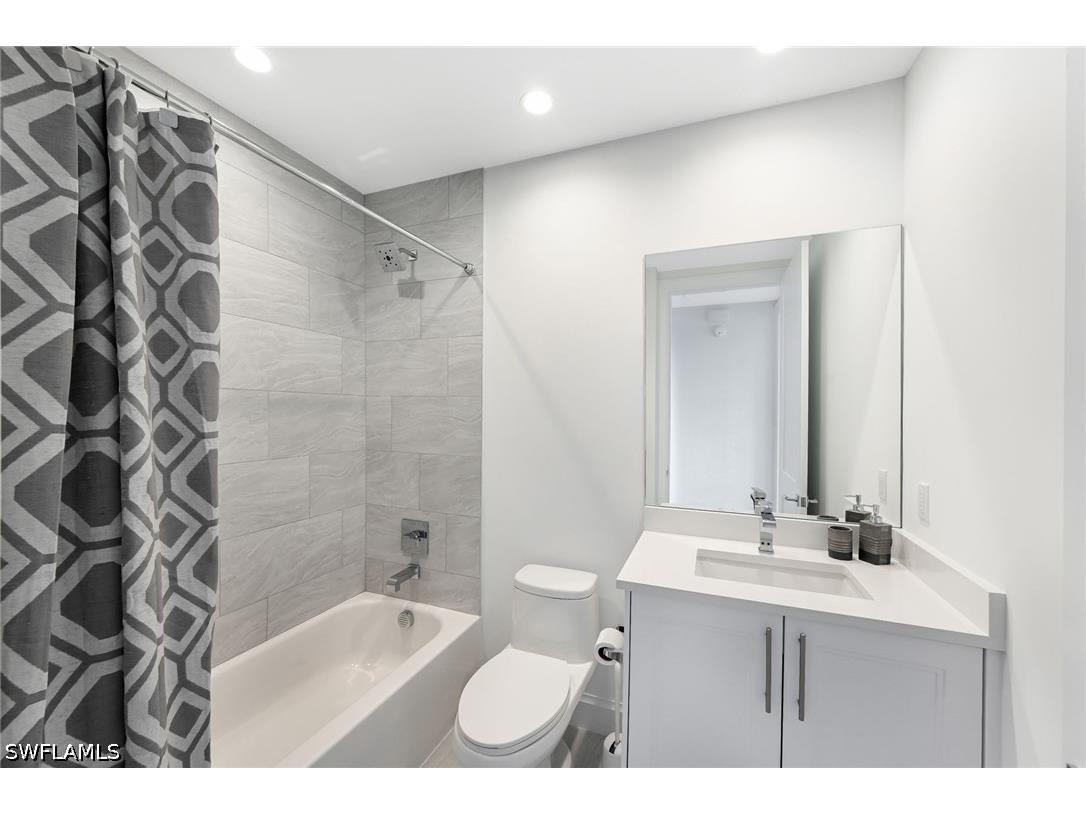 1111 Central #417A Naples FL 34102 226015550 image16