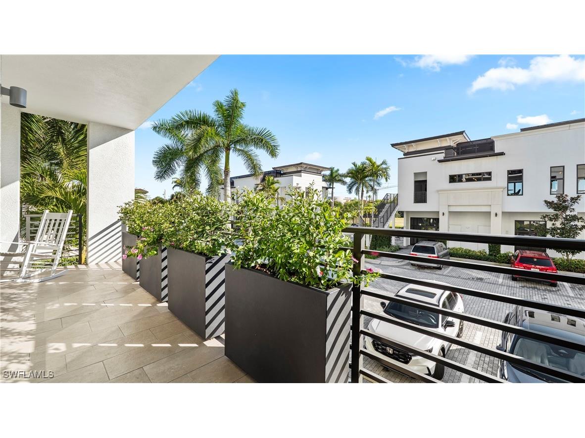 1111 Central Avenue #207 Naples FL 34102 226000800 image5