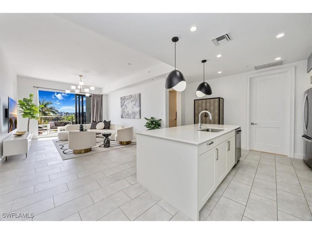 1111 Central Avenue #401 Naples FL 34102 225083501 image7