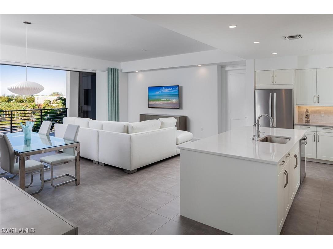 1111 Central Avenue #412 Naples FL 34102 223053632 image1