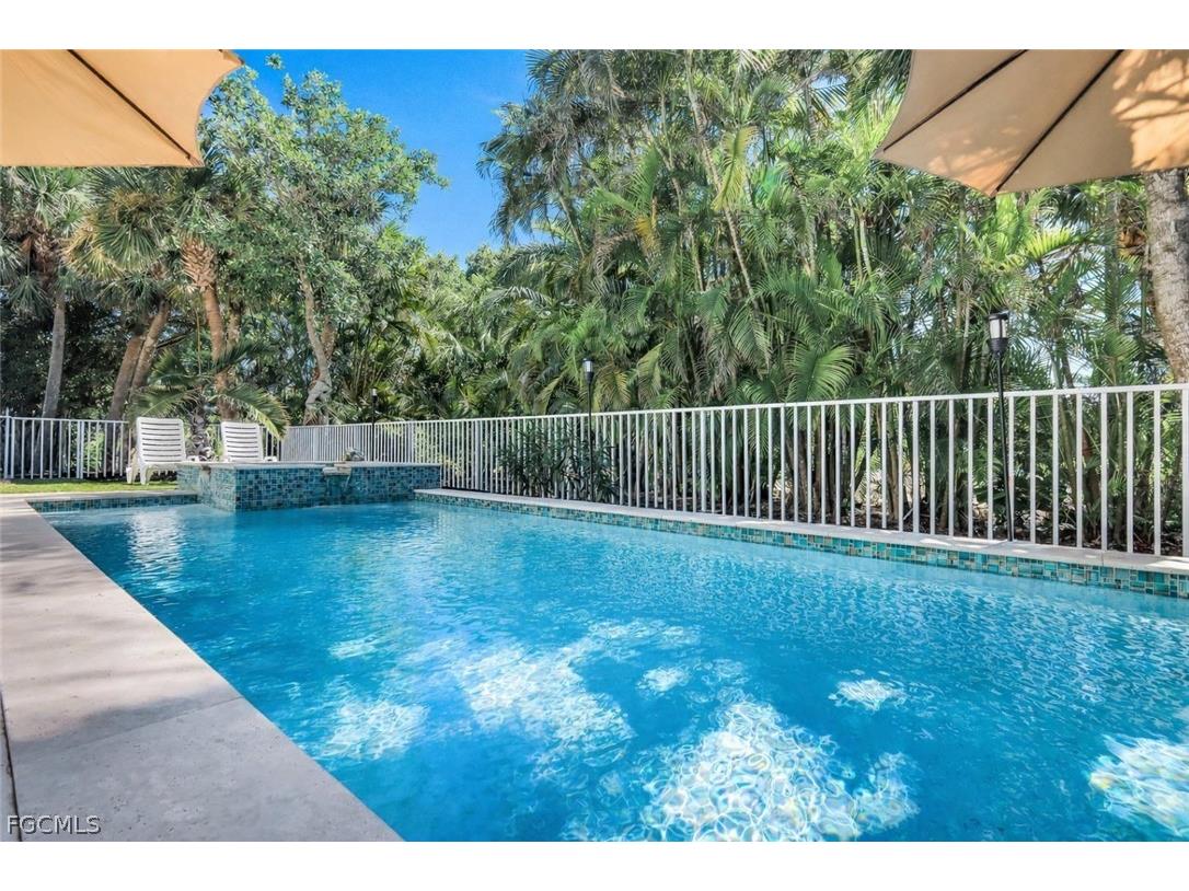 1111 Schooner Place Sanibel FL 33957 2025024630 image4